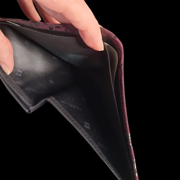 INDEN-YA Deer Leather purple And Black Floral Embossed Bi Fold Wallet NWOT - Picture 3 of 3